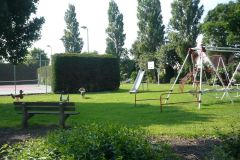 spiel-und-tennisplatz-finden-sie-mitten-im-park