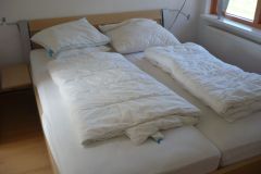 der-elternschlafzimmer-verfuegt-ueber-ein-doppelbett